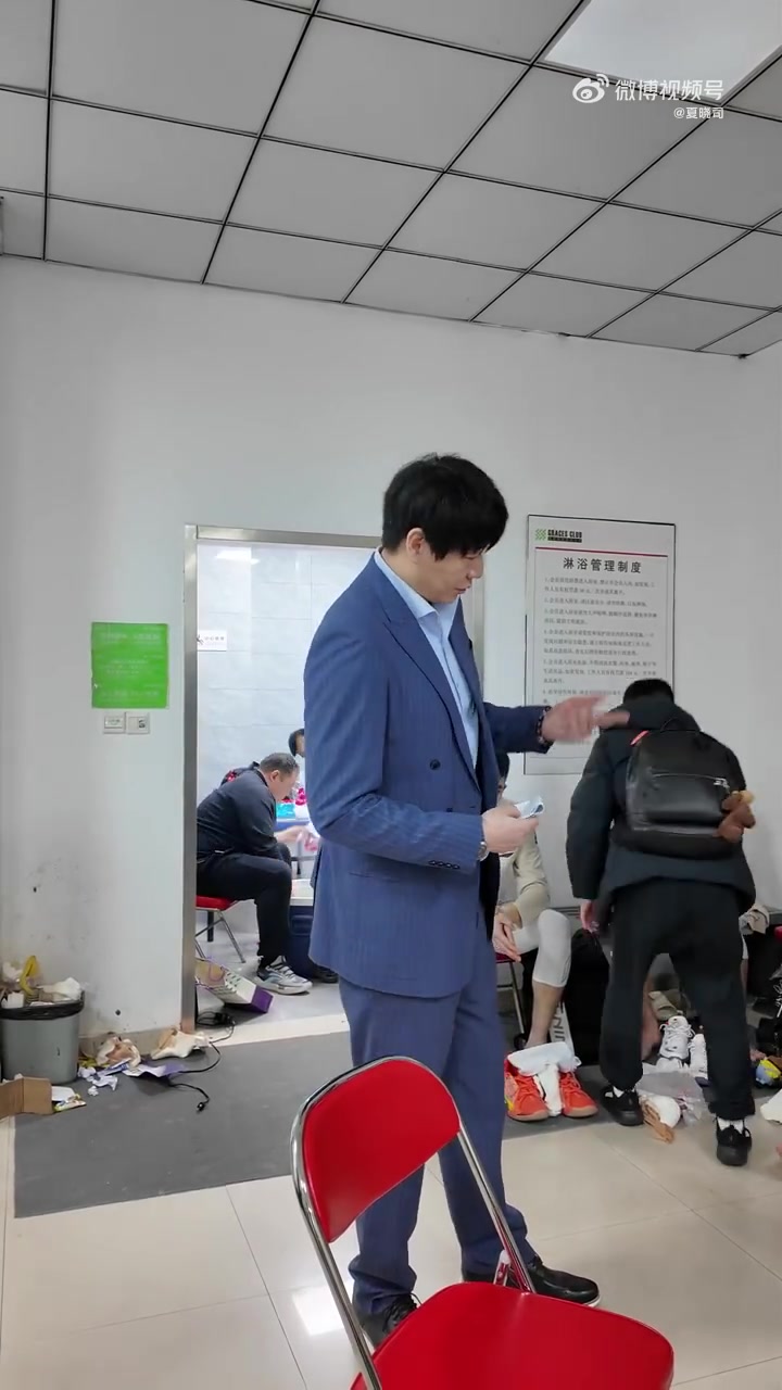 邱彪：现在没有弱队 打谁都很焦灼 要保持防守专注度